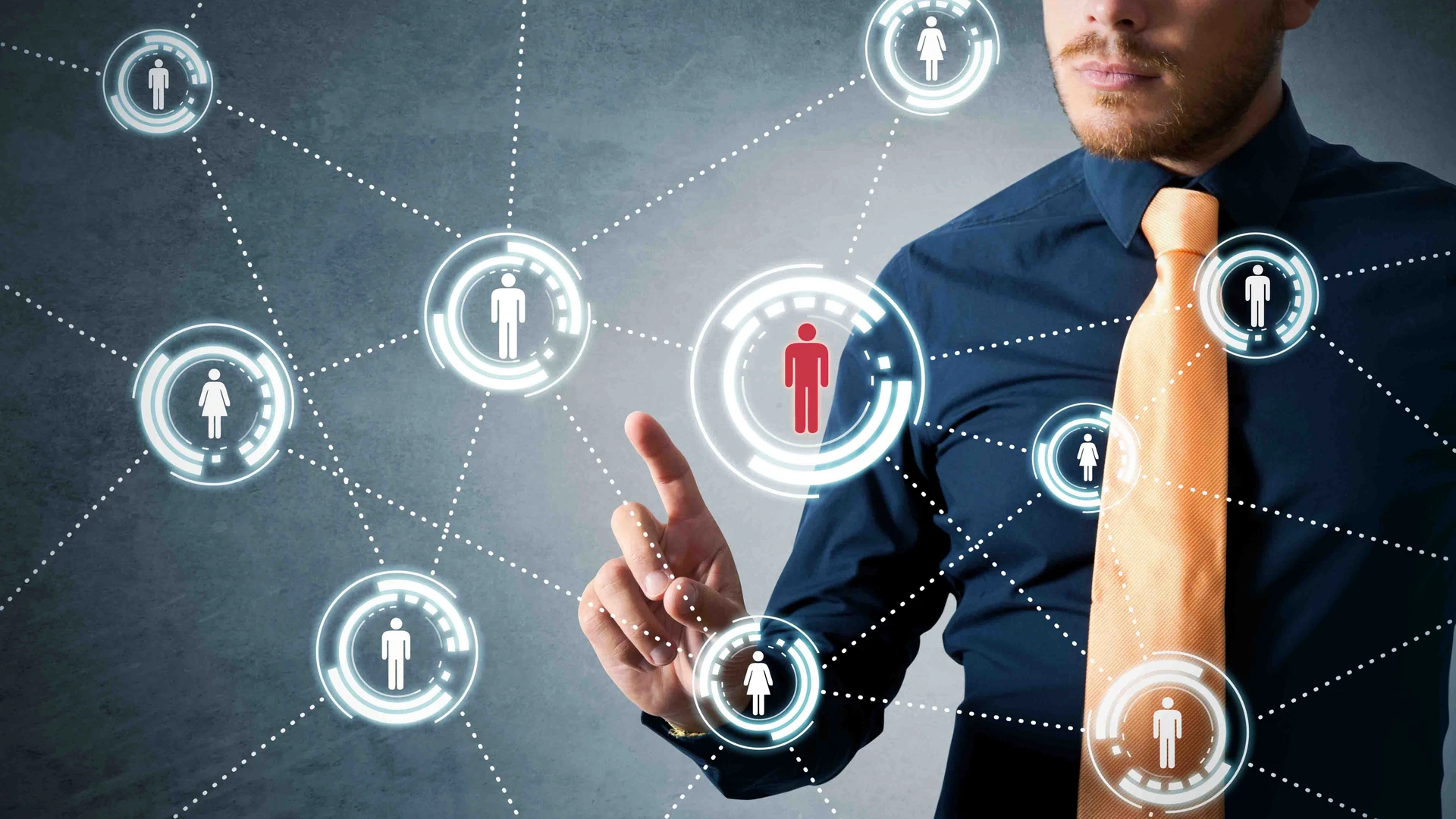 Mann mit Netzwerk im Vordergrund